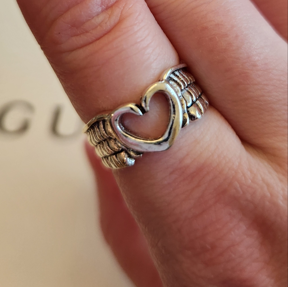 🔷️ Silver Vintage Style Heart Wing Design Ring Size 9 NWT - Picture 3 of 3